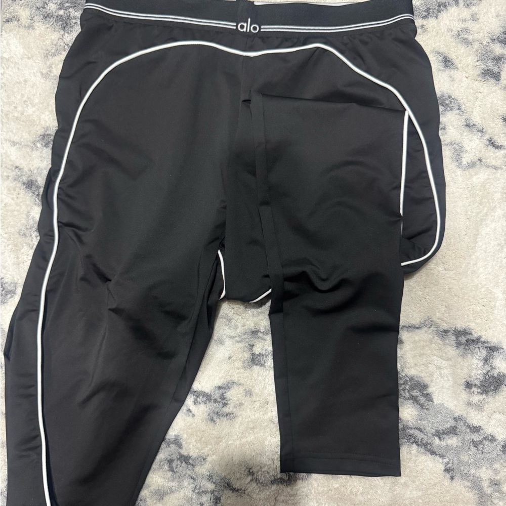 ALO Yoga Black Leggings with White Piping
